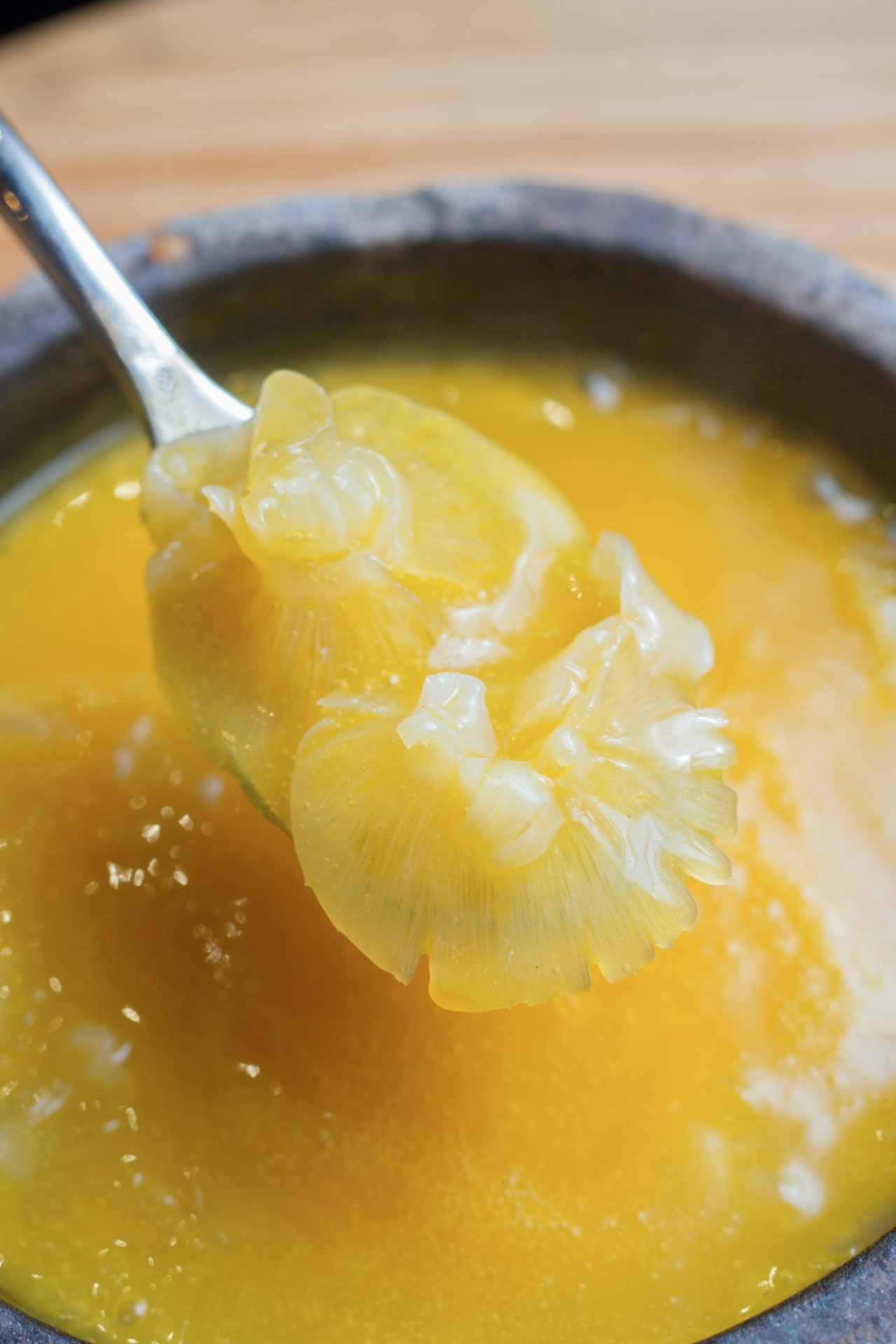 「鱼翅捞饭」震撼出席!一顿胜过十针玻尿酸,不到¥50就能吃?