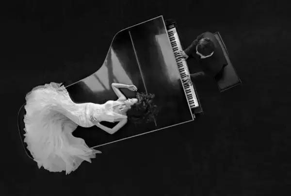 国外创意婚纱摄影作品,激发摄影师灵感的创意婚纱照