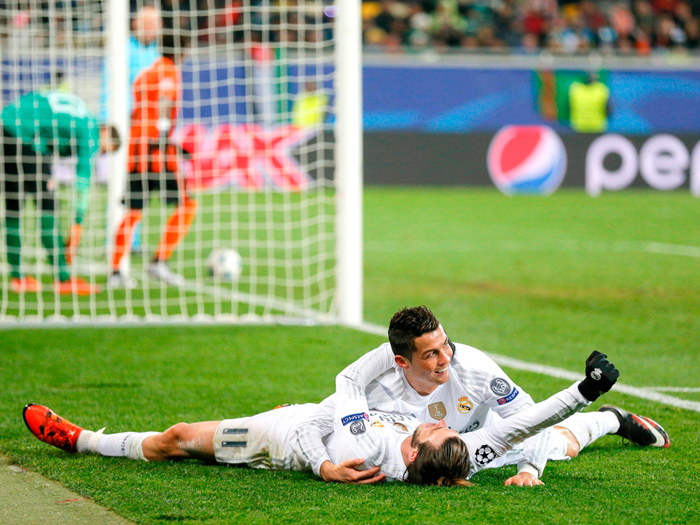 足球场上的各种阵型详解,足球场上断腿排行