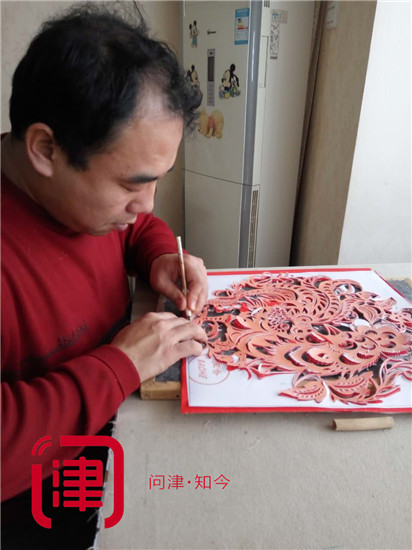 权健壮行会上的巨幅剪纸原来出自他手！尚君：剪出来的精彩人生