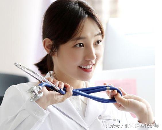 刘亦菲同款丝带发型中短发,刘亦菲大波浪黑裙子发型