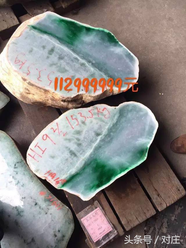 翡翠原石切割大涨开出帝王绿,翡翠原石切出来大涨的视频