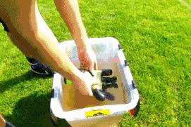 高尔夫手套很多汗渍怎么清洗,足球手套洗的时候要注意什么