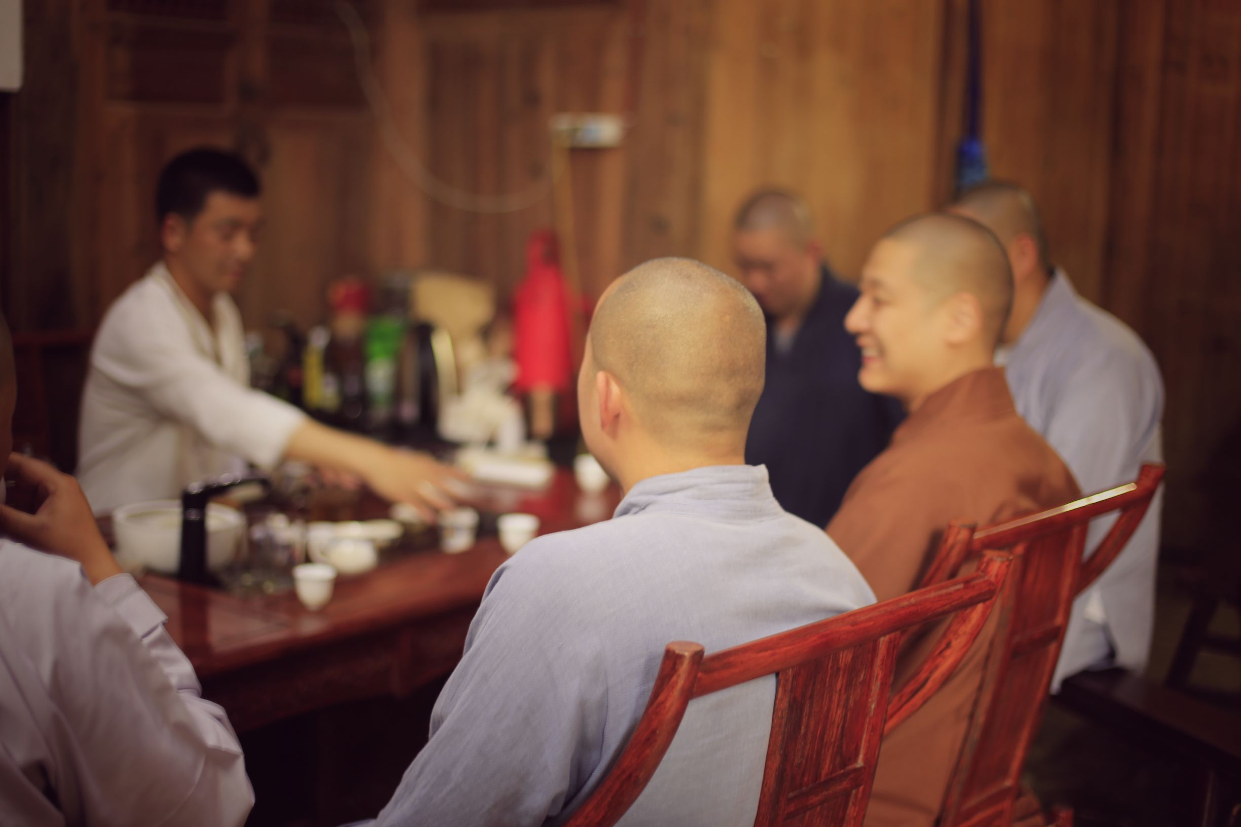 一个四月下午，一个僧人，一个茶商的故事