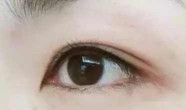 素颜技巧,get起来!伪素颜重点在于眉毛和眼线,明星妆小心机