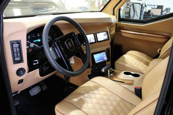 1800万下单提车得等15月,加次油得1500块,国内就1辆