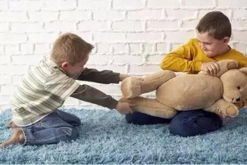 怎么对付小孩发脾气,教你怎么对付小孩子