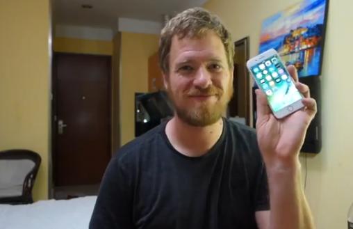 外国小伙在华强北买零件组装手机,拆封一台华强北iphone6