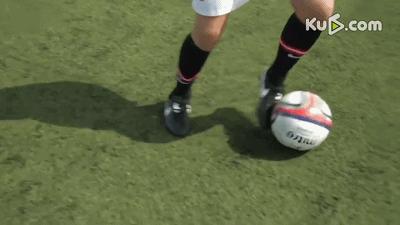 实况足球怎么扣球过人,贝林厄姆单车扣球过人