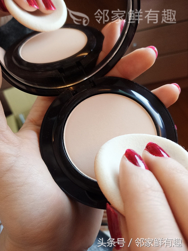 女神的秘密*器武**,神级粉饼Laura Mercier唤颜凝露