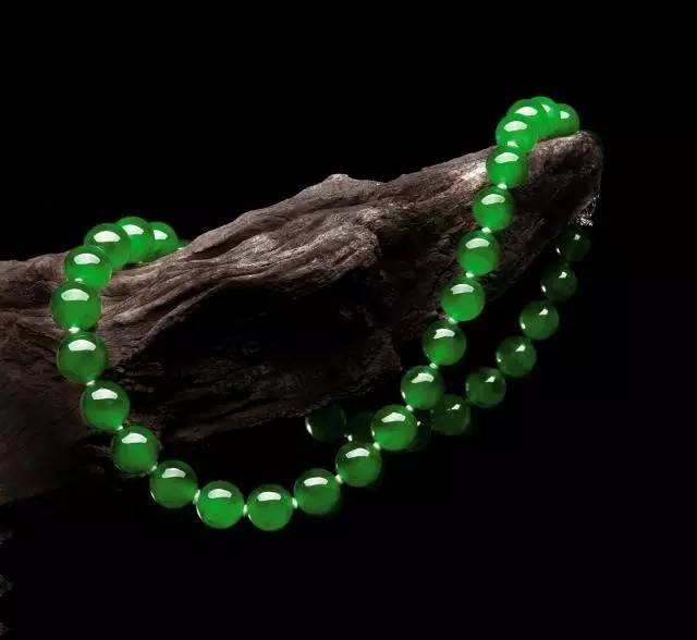 翡翠项链串珠辨真假,翡翠圆珠形项链怎么介绍