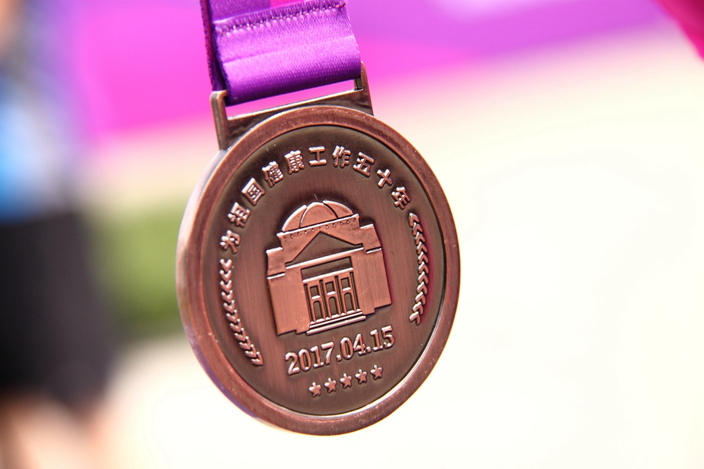 环球同跑迎校庆，清华校友锦城湖畔展英姿（原创）