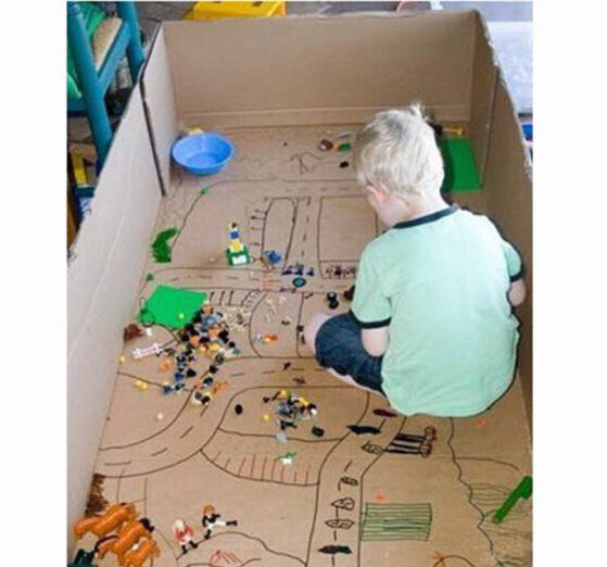 废纸箱做儿童玩具,废纸箱做可爱的宝宝