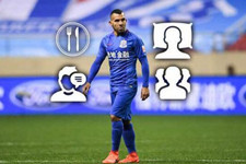 日球迷：病号特维斯逛迪斯尼与相扑选手一个德性