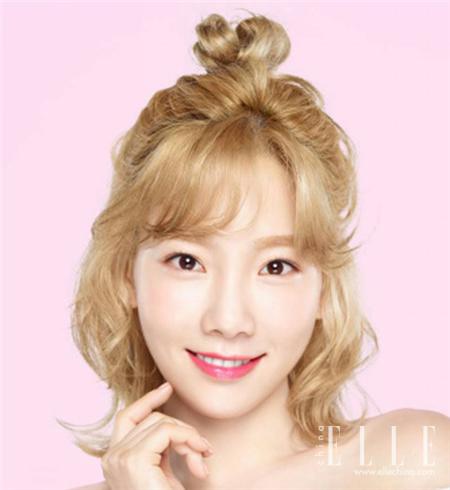 发量少慵懒丸子头减龄又时髦,时尚显高发型丸子头