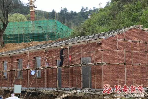 高大上塑胶球场建设,高大上小镇