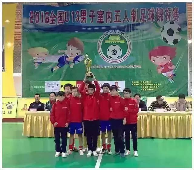 瓒崇悆灏忓皢浠庝勘涔愰儴鍥炴潵,瓒崇悆鐞冨憳鍥炲