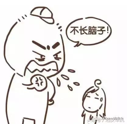 学车受不了气跟教练打起来了,驾校练车教练差点被车撞上墙