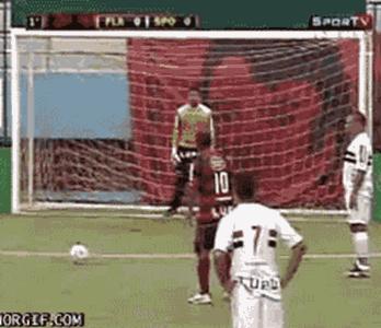 足球赛场十大搞笑瞬间图,足球gif搞笑图片