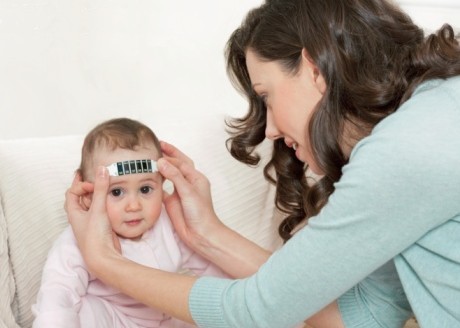 小孩半夜高烧要叫醒吃药吗,小孩发烧在睡觉要叫醒喝退烧药吗