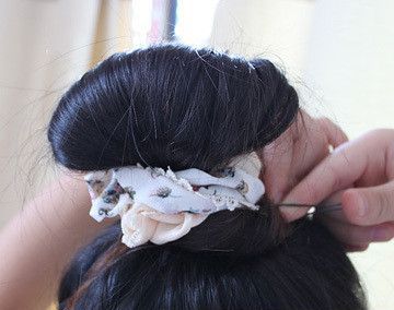 礼仪发型简单扎法花苞头,舞蹈花苞头的扎法教程