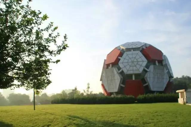 劳动公园大足球内部样子,劳动公园大足球叫什么