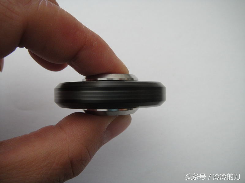 指尖陀螺不但能转，还能当啤酒开，还能当张清的升级版打人石