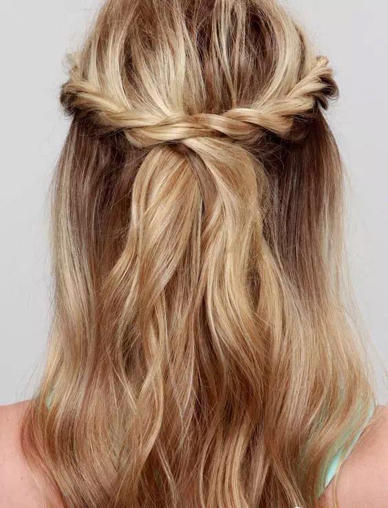 什么样的衣服搭什么样的发型,发型与衣服搭配的端庄气质