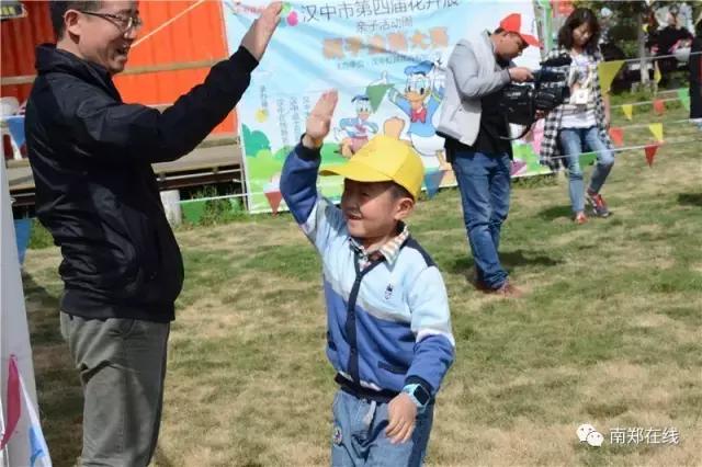 最好的爱是陪伴孩子视频,最好的爱是陪伴萌娃