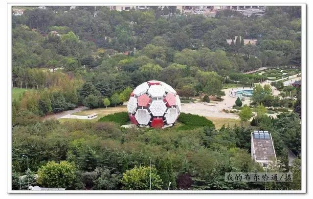 大连劳动公园的大足球有什么奥秘,劳动公园大足球在哪个门