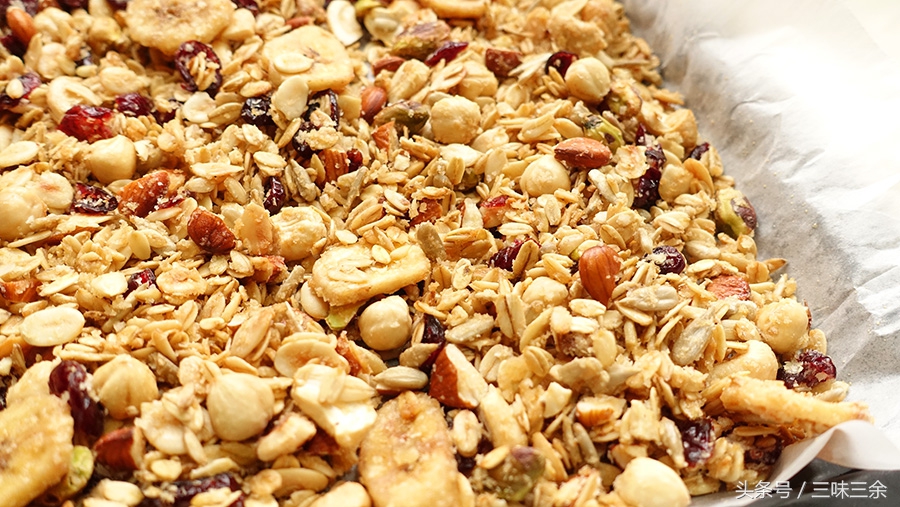 学做枫糖核桃面包,怎么烤坚果谷物麦片