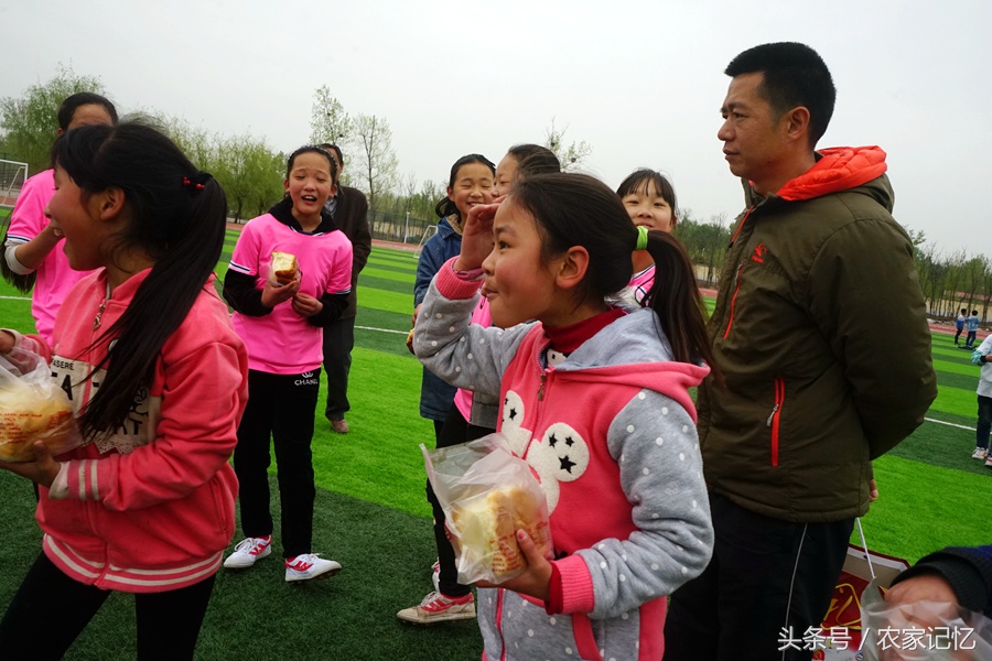 鲁山有个古村落，农村小学建支足球队，还挺像样