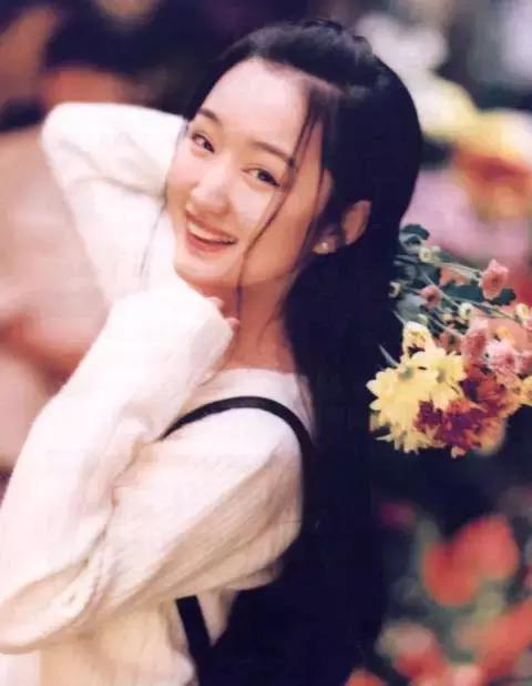 她曾是国民初恋,因谣言消失10年,如今45岁仍优雅甜美!