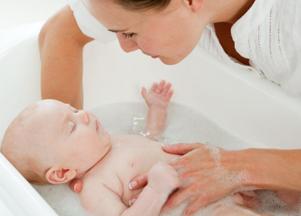 新手妈妈来围观：新生儿“胎毒”“胎垢”和胎脂到底该不该清除？