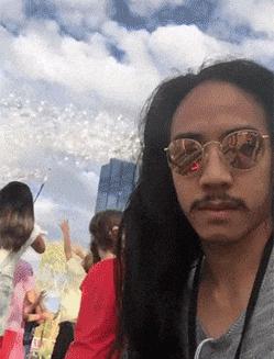 就知道玩游戏，老婆被人亲了都不知道