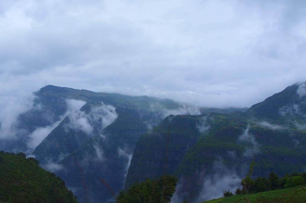 云南隔壁的一个苗族县城,来云南一定要去感受一下民族风情