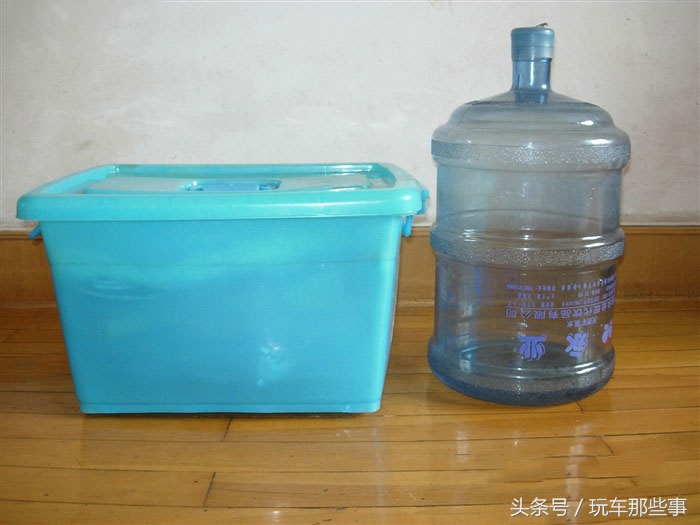 66岁老夫老妻自制房车旅游,60岁老夫妻自改房车自驾游