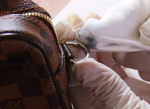 奢侈品包五金掉色怎么解决,奢侈品包包五金修复方法