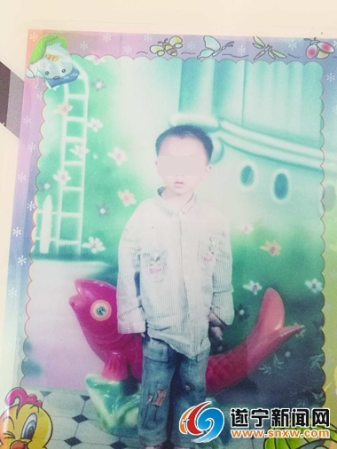 坚强母亲18年不离不弃带着患病儿子艰难求医