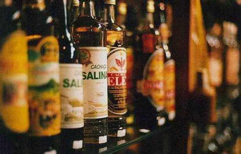 去国外旅游买什么酒好,出国旅游哪里买酒便宜