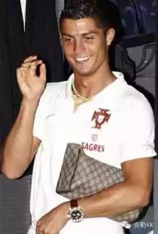 怎样拿手拿包 (手里拿包怎么有腔调)