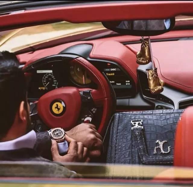 别以为开豪车是有钱人,别以为开法拉利的才是有钱人