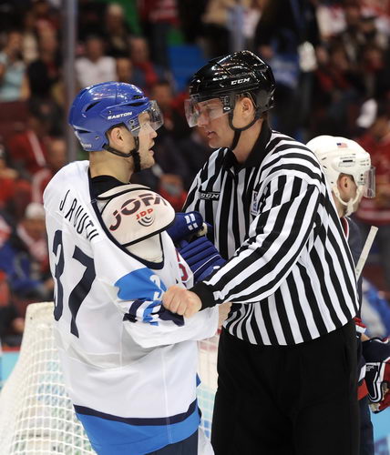 冰球赛为何经常变成拳击赛,冰球变成拳击赛