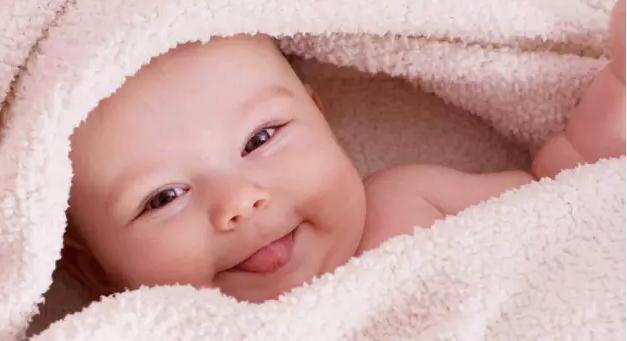 婴儿屁股上有红点怎么办,婴儿屁股上有黑刺怎么办