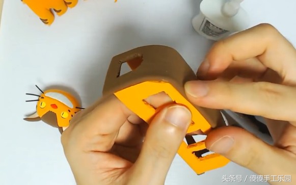 创意diy粘土制作,还记得宫崎骏动画里的(龙猫)猫巴士吗