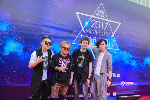 第四届2017重庆女神PARTY近千女神集体潮趴