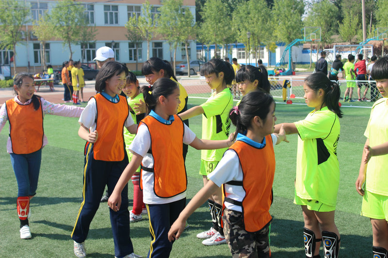 青春如火超越自我全力以赴,青春如火超越自我拔河比赛