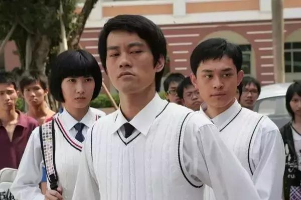 神似李小龙小伙子,长相酷似李小龙的人