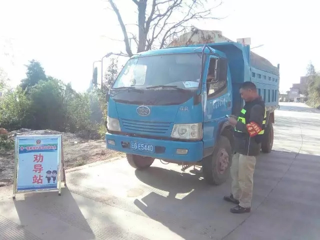 五一交警在岗守护平安路,五一交警在岗守护平安简报