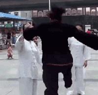 看我真功夫，轻轻一摸，就能打到你吐奶